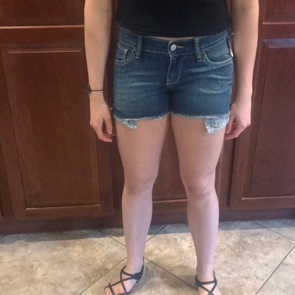 NWT Old Navy Denim Cutoffs - Picture 3 of 4